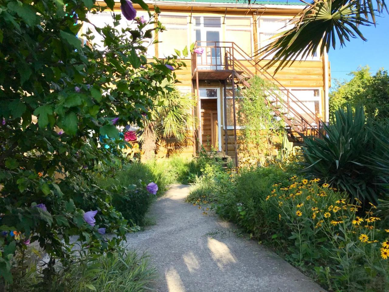 Гостевой Дом "Сария" Hotel Alakhadzi Exterior photo